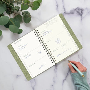 Studio Oh! 2023 17-Month Tabbed Spiral Planner | Green Thumb